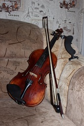 продам скрипку чешской мануфактуры с хорошим граненным смычком